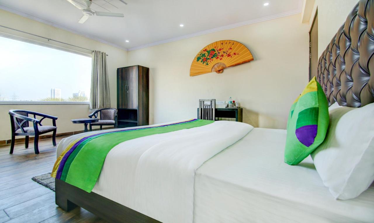 Treebo Trend Blooms Premium Hotel Gurgaon Bagian luar foto